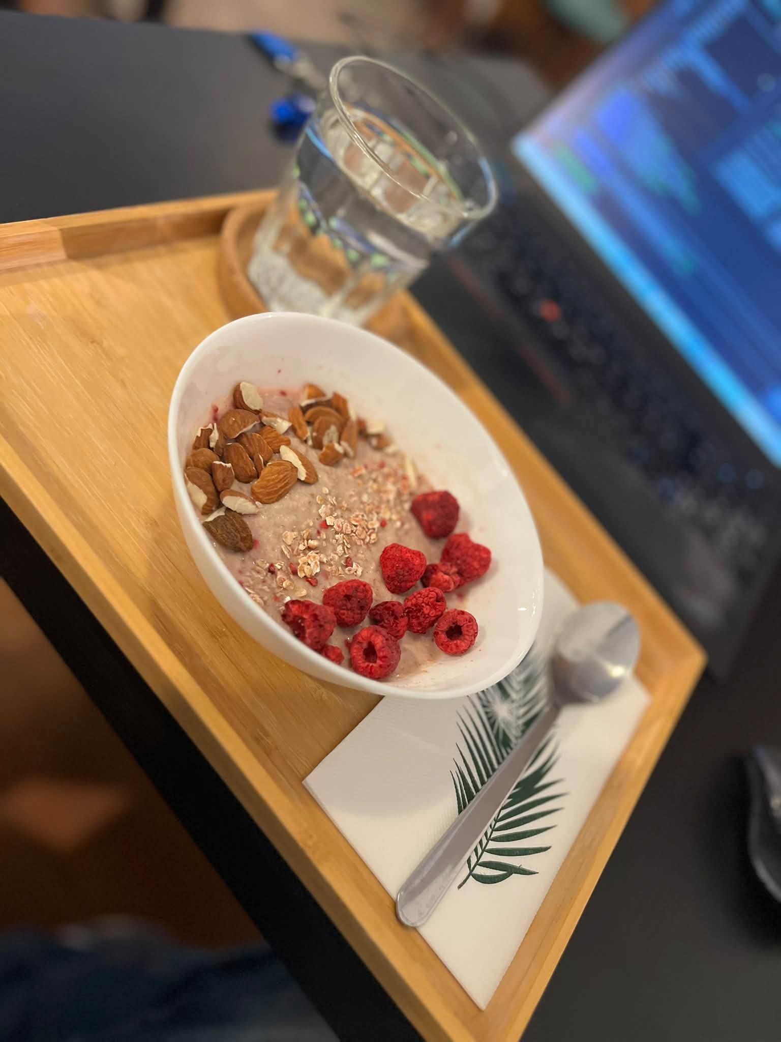 Gyümölcsös, mandulás zabkása a Ne Pazarolj brunch kínálatából